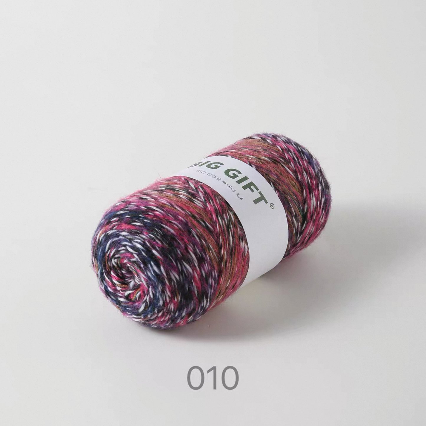 Hand-Dyed Gradient Mohair Wool Yarn – Chunky Multi-Strand for Bags, Hats & Outerwear 300g