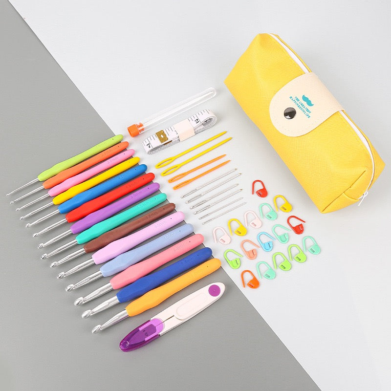 Crochet Hook Set with Case – 14 Ergonomic Hooks & DIY Accessories for Knitting and Crochet