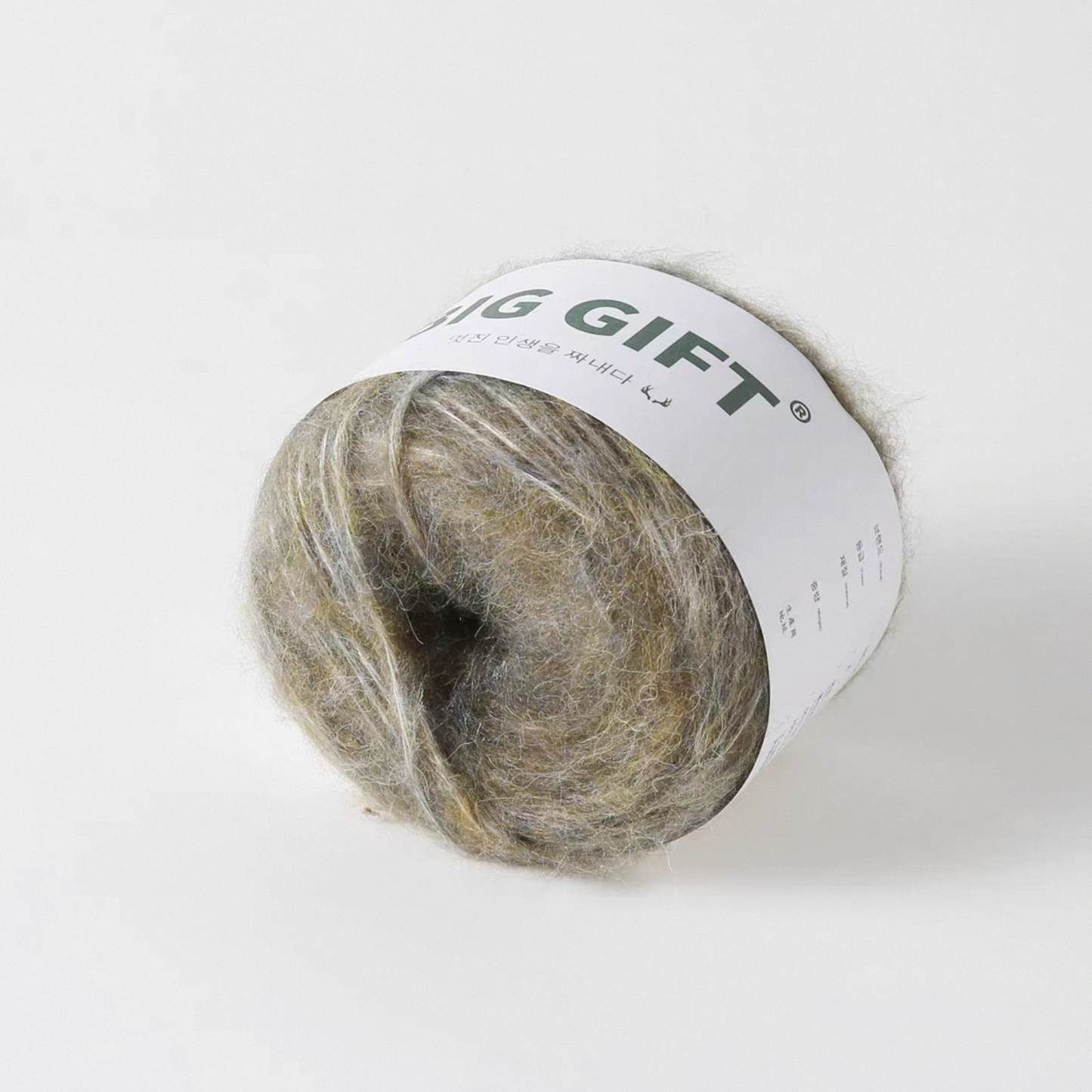 Long-Hair Hollow Mohair-Effect Yarn – Mid-Weight, Skin-Friendly & Structured (50g)