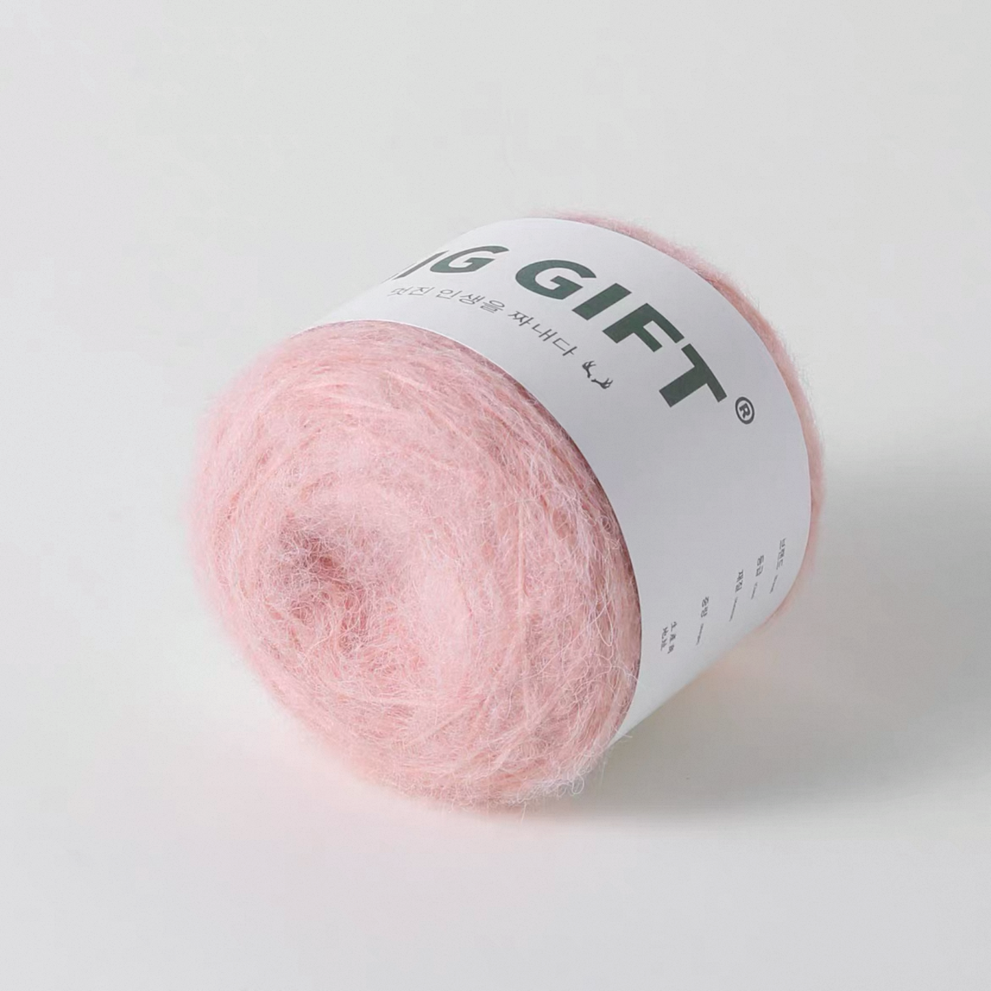 Long-Hair Hollow Mohair-Effect Yarn – Mid-Weight, Skin-Friendly & Structured (50g)