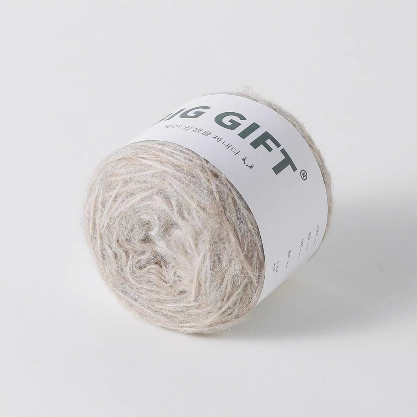 Long-Hair Hollow Mohair-Effect Yarn – Mid-Weight, Skin-Friendly & Structured (50g)