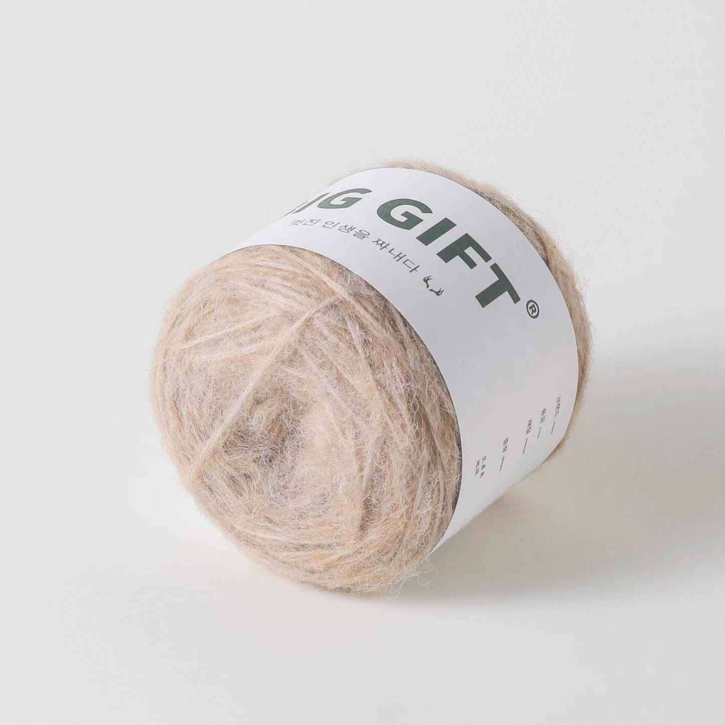Long-Hair Hollow Mohair-Effect Yarn – Mid-Weight, Skin-Friendly & Structured (50g)