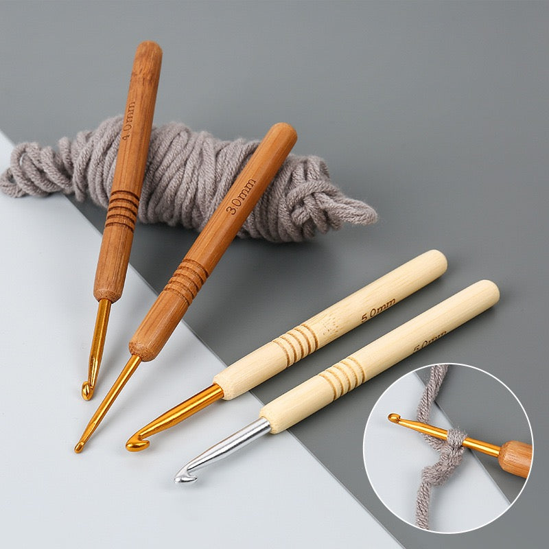 Bamboo Handle Crochet Hook Set – 9pcs Gold/Silver Aluminium Hooks (2.0mm–6.0mm)