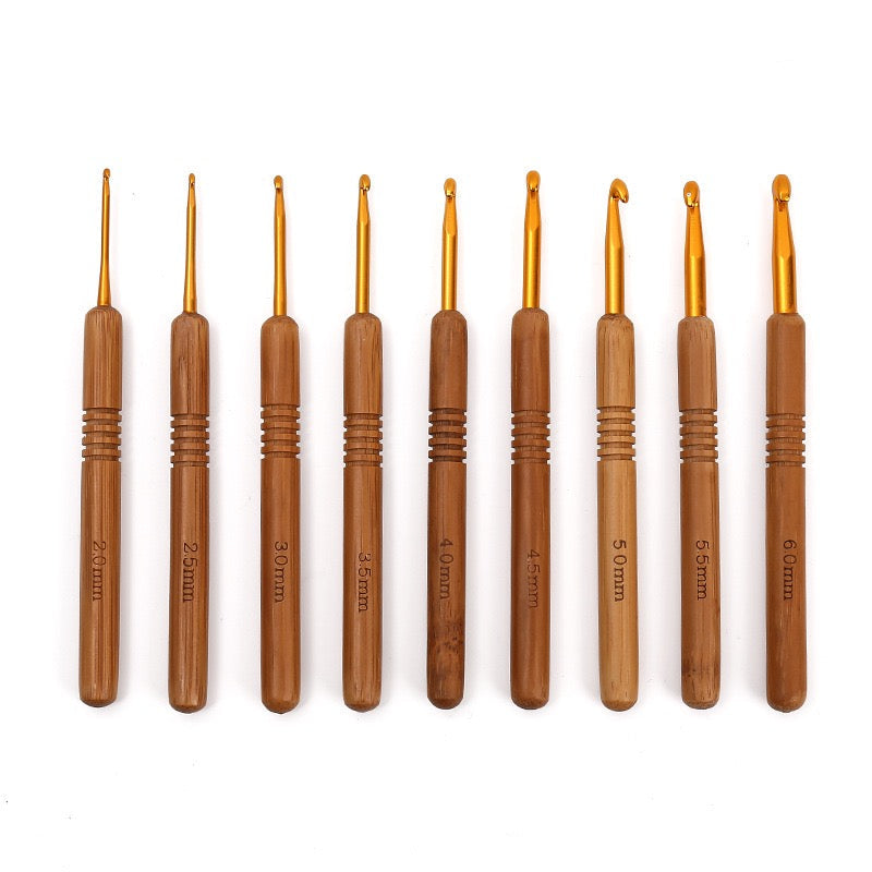 Bamboo Handle Crochet Hook Set – 9pcs Gold/Silver Aluminium Hooks (2.0mm–6.0mm)