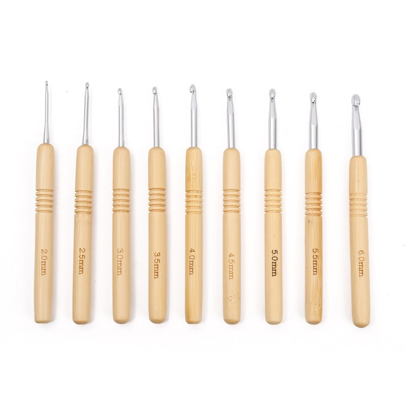 Bamboo Handle Crochet Hook Set – 9pcs Gold/Silver Aluminium Hooks (2.0mm–6.0mm)