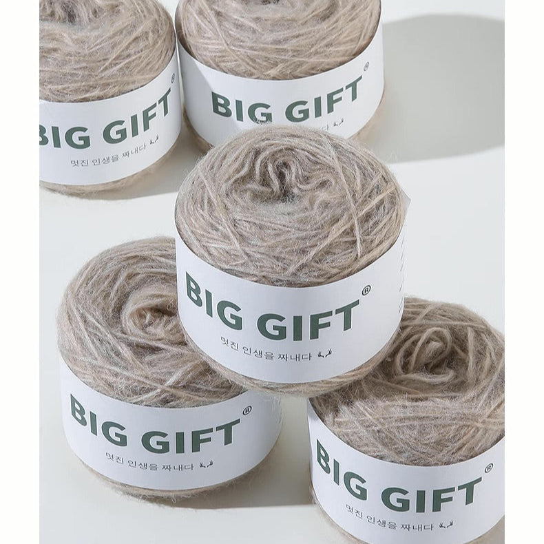 Long-Hair Hollow Mohair-Effect Yarn – Mid-Weight, Skin-Friendly & Structured (50g)